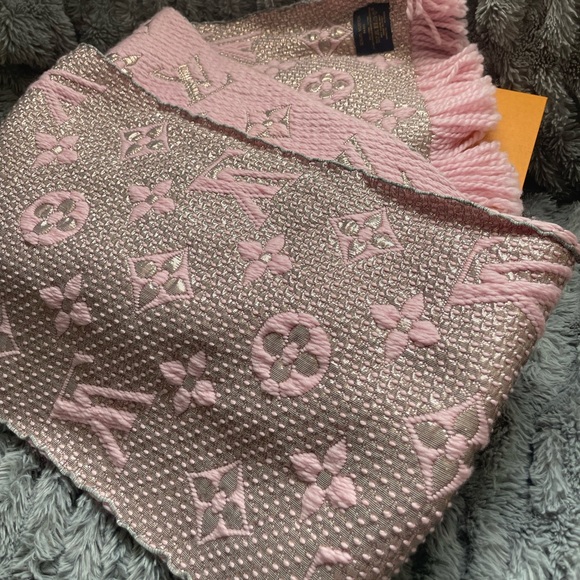 Louis Vuitton scarf - Picture 1 of 3